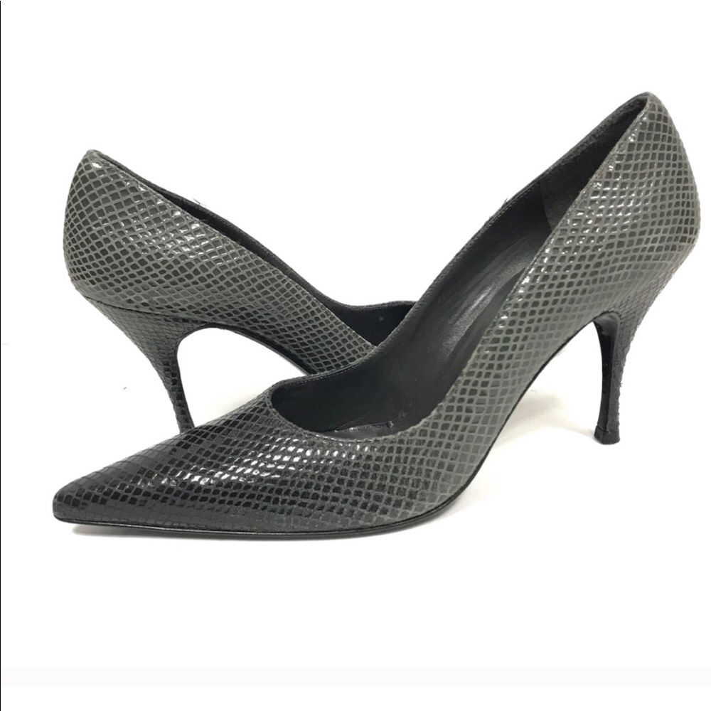 Stuart Weiztman pointy toe snakeskin pumps sz 9.5N